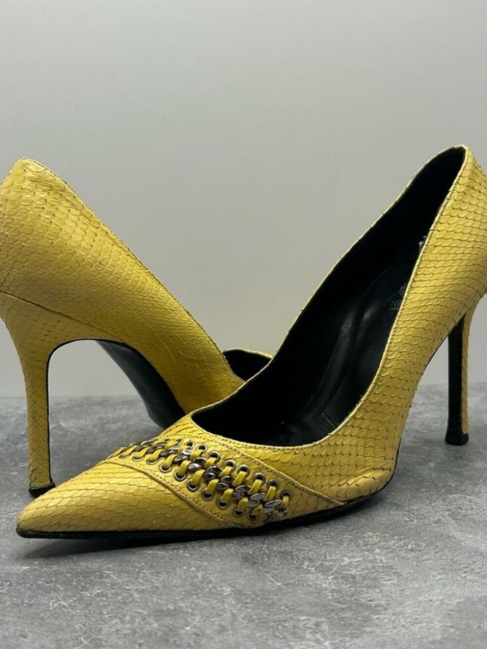 Vintage Versace Classic Python Chain Yellow Leather Pumps Size 37 Pointed Toe Hi